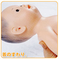 沐浴人形で首のすわりを体験。